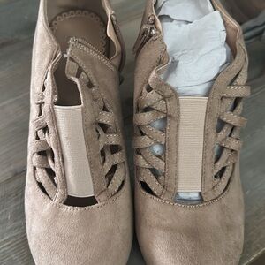 Elegant Tan Women's Shoes